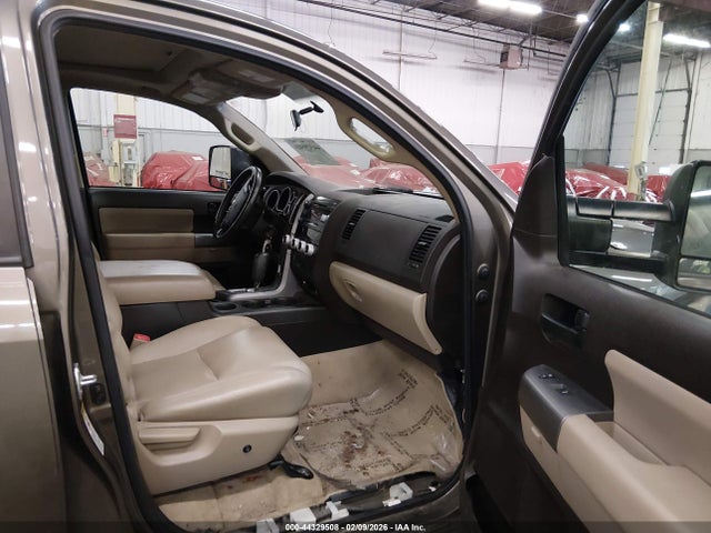 2011 TOYOTA SEQUOIA 5TDBY5G13BS050937 Photo 4