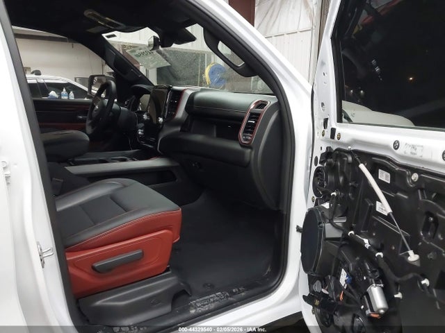 2025 RAM 1500 1C6SRFLP9SN706469 Photo 4