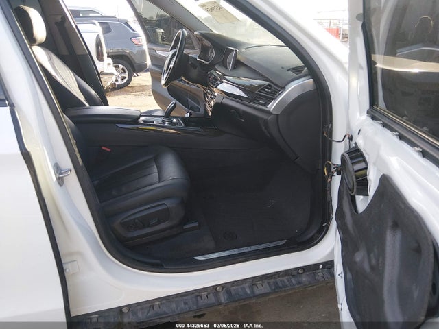 2016 BMW X5 5UXKR0C53G0S92077 Photo 4