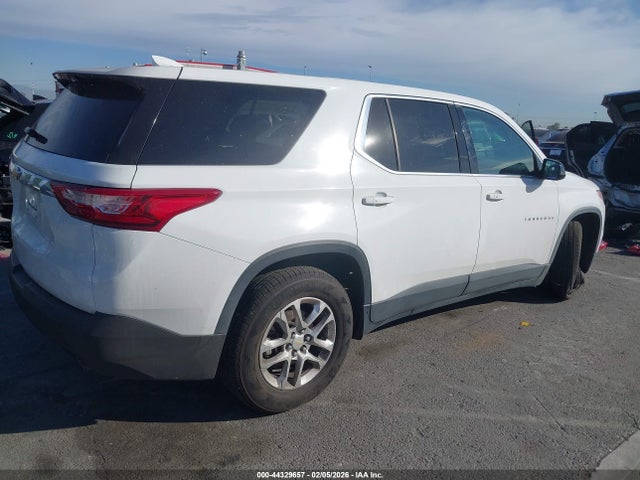 Chevrolet Traverse Ls 2019 1GNERFKW2KJ173412 Image 4