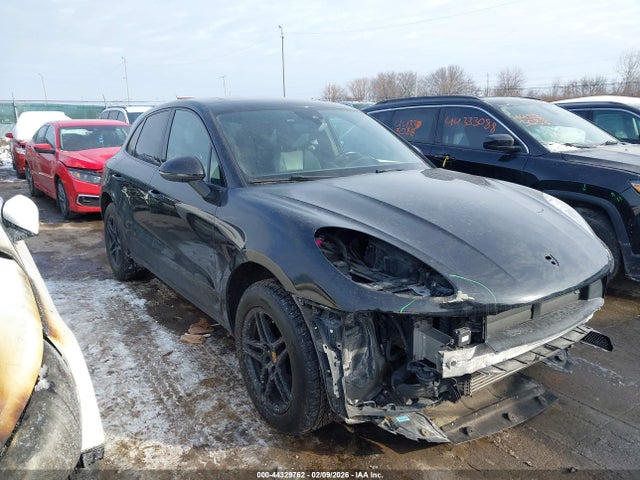 2017 PORSCHE MACAN WP1AA2A57HLB02380 Photo 0