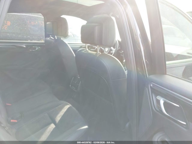 2017 PORSCHE MACAN WP1AA2A57HLB02380 Photo 7
