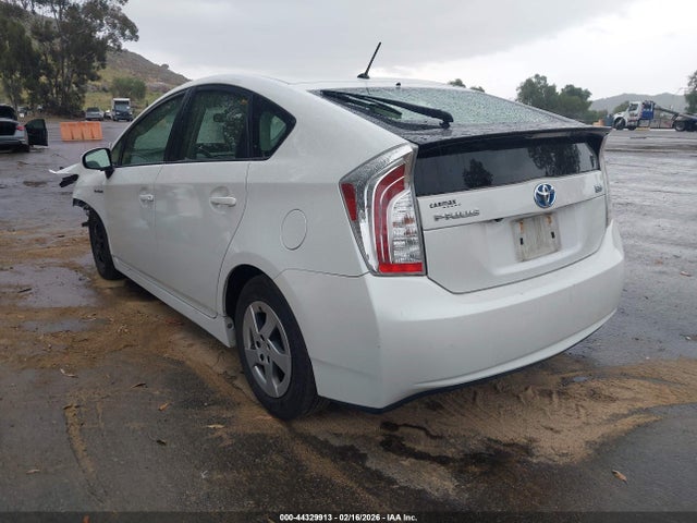 Toyota Prius Two 2015 JTDKN3DU6F0463293 Image 3