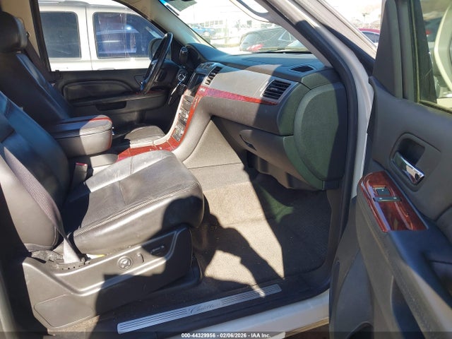 2010 CADILLAC ESCALADE 1GYUKCEFXAR210607 Photo 4