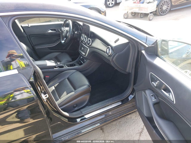2018 MERCEDES-BENZ CLA 250 WDDSJ4EB0JN508034 Photo 4