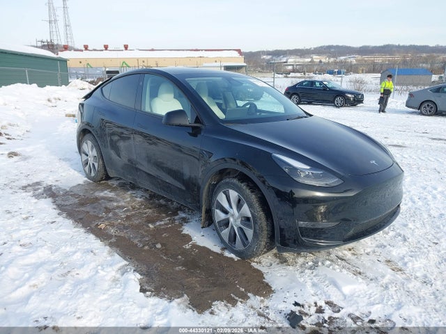 2024 TESLA MODEL Y 7SAYGDEE2RA217333 Photo 0