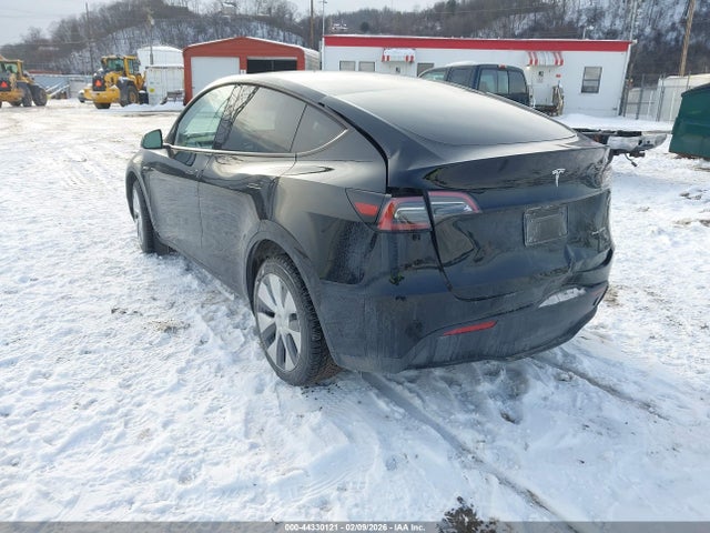 2024 TESLA MODEL Y 7SAYGDEE2RA217333 Photo 2