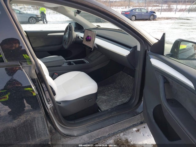 2024 TESLA MODEL Y 7SAYGDEE2RA217333 Photo 4