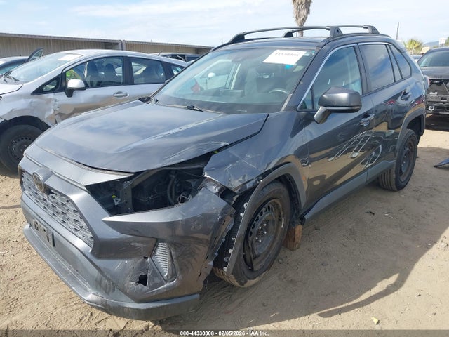 Toyota RAV4 LE 2019 2T3H1RFV0KC012687 Image 2