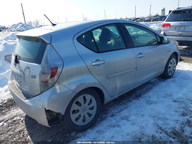 2013 TOYOTA PRIUS C JTDKDTB31D1053571 Photo 3