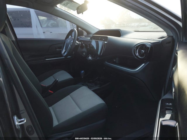 JTDKDTB34F1587280 Toyota Prius C Two