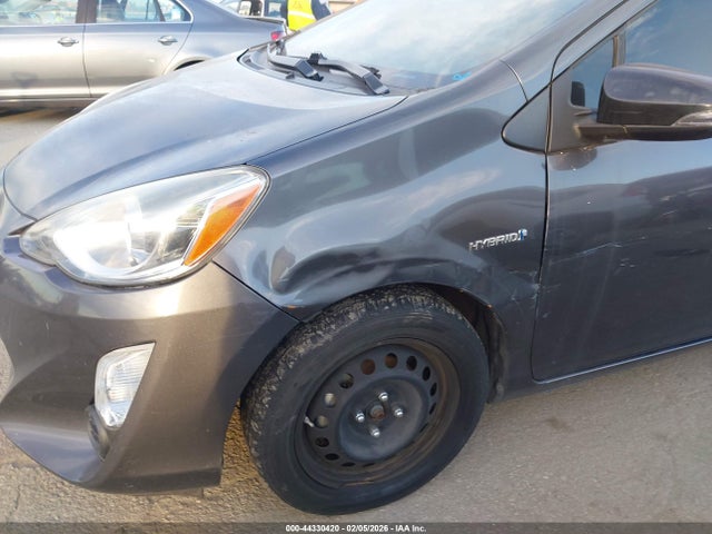 JTDKDTB34F1587280 Toyota Prius C Two