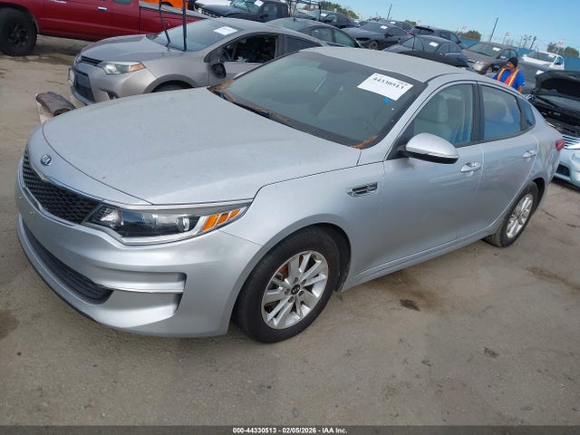 KIA Optima Lx 2016 5XXGT4L38GG002901 Image 2