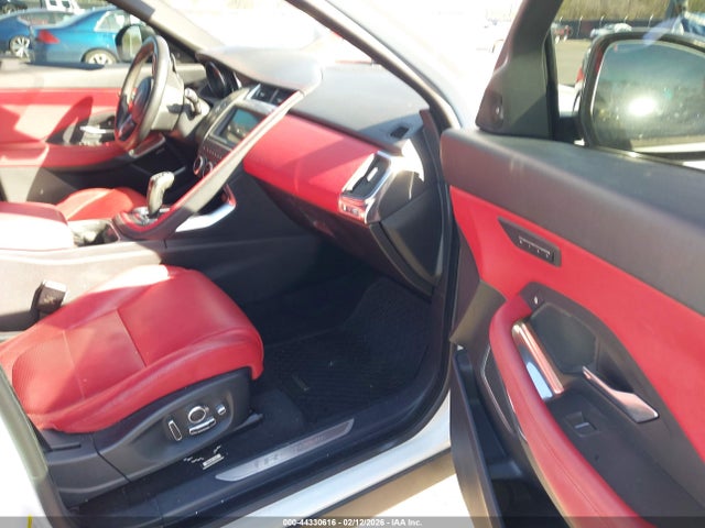 2019 JAGUAR E-PACE SADFT2GX0K1Z52448 Photo 4
