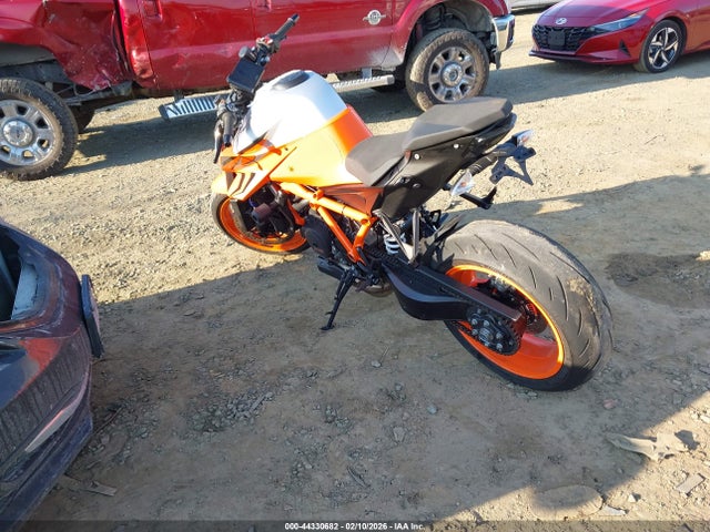 2022 KTM 1290 VBKV39409NM955678 Photo 2