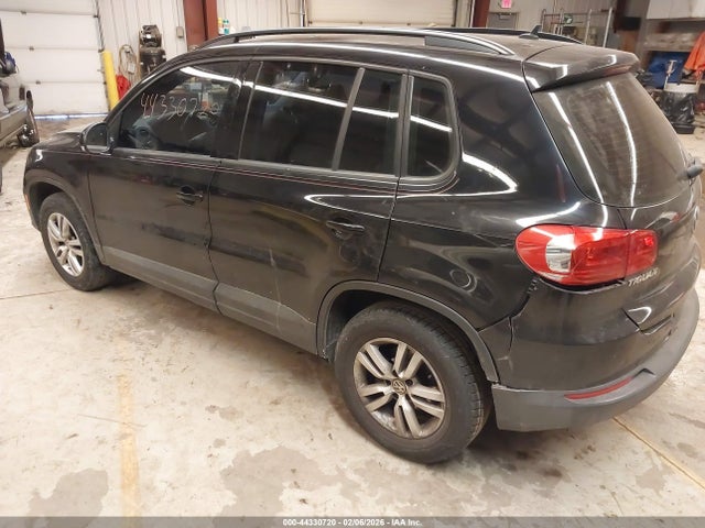 2016 VOLKSWAGEN TIGUAN WVGAV7AX9GW573766 Photo 2