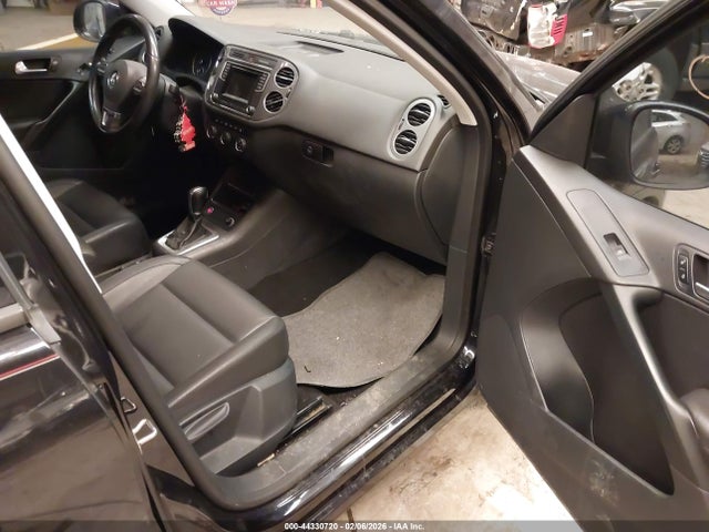2016 VOLKSWAGEN TIGUAN WVGAV7AX9GW573766 Photo 4