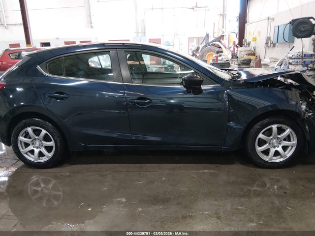 3MZBM1L72GM323269 Mazda Mazda3 I Touring