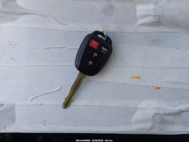 2T1BURHE7JC019038 Toyota COROLLA SE