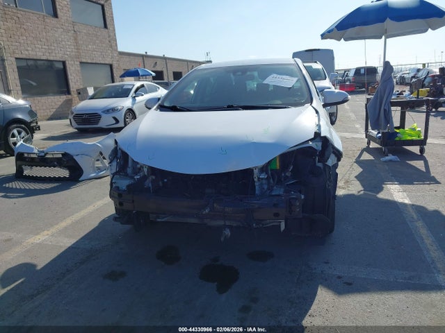 2T1BURHE7JC019038 Toyota COROLLA SE
