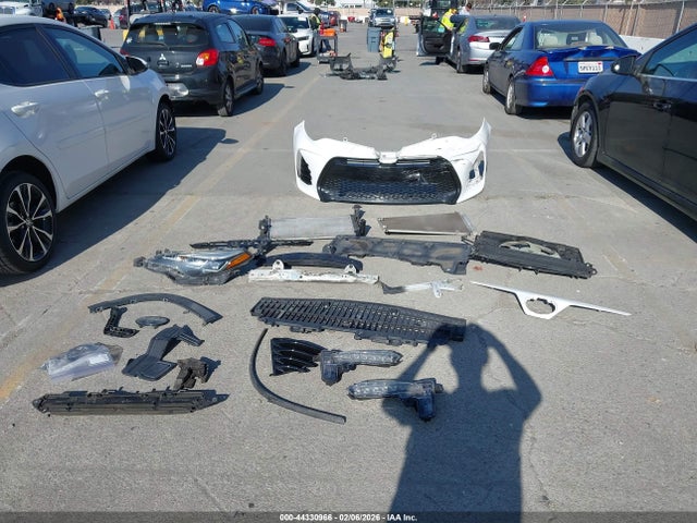 2T1BURHE7JC019038 Toyota COROLLA SE