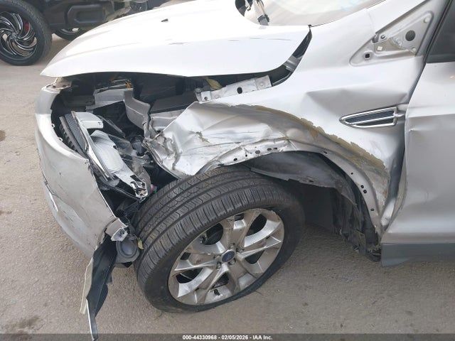 1FMCU0JX8GUC43695 Ford Escape Titanium