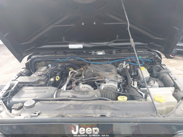 1C4BJWDG8JL814753 Jeep Wrangler Jk Unlimited Sport S 4x4