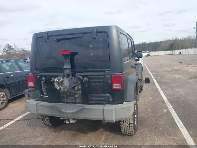1C4BJWDG8JL814753 Jeep Wrangler Jk Unlimited Sport S 4x4