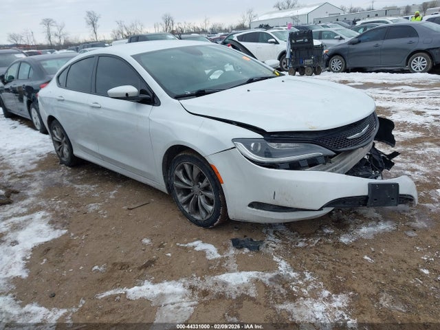 44331000 :رقم المزاد ، 1C3CCCBB9FN717906 vin ، 2015 Chrysler 200 S مزاد بيع