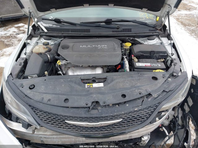44331000 :رقم المزاد ، 1C3CCCBB9FN717906 vin ، 2015 Chrysler 200 S مزاد بيع
