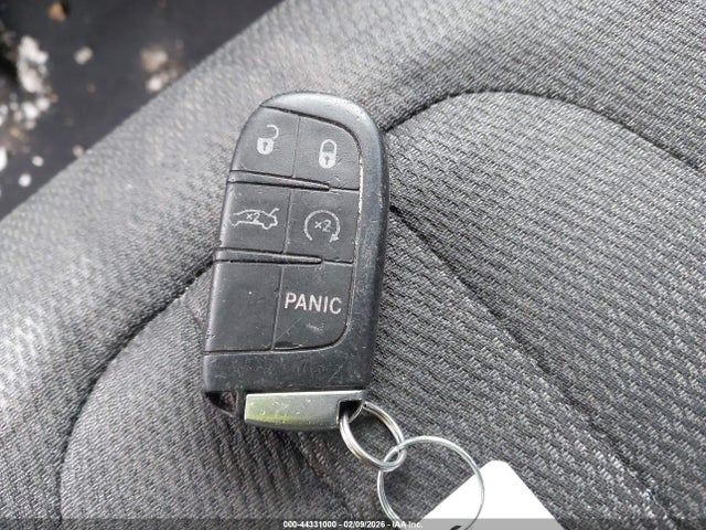 44331000 :رقم المزاد ، 1C3CCCBB9FN717906 vin ، 2015 Chrysler 200 S مزاد بيع