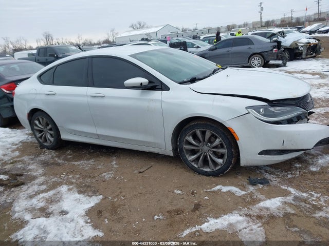 44331000 :رقم المزاد ، 1C3CCCBB9FN717906 vin ، 2015 Chrysler 200 S مزاد بيع