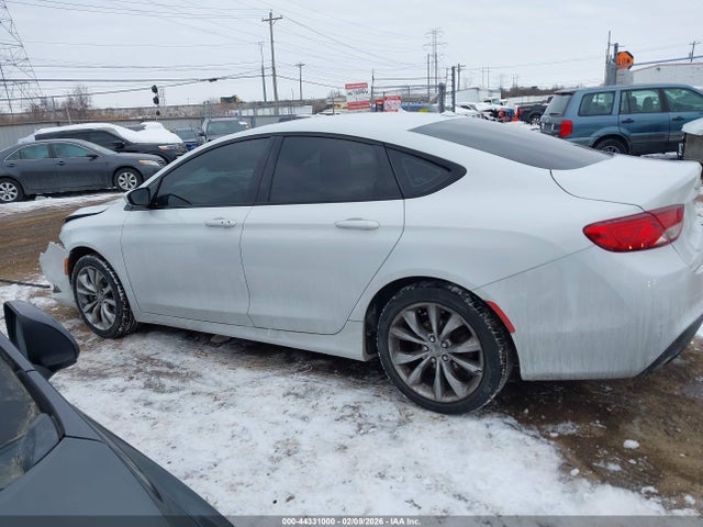 44331000 :رقم المزاد ، 1C3CCCBB9FN717906 vin ، 2015 Chrysler 200 S مزاد بيع