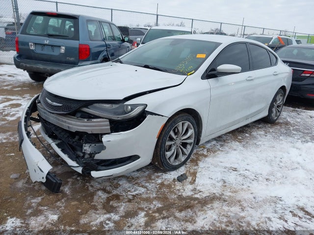 44331000 :رقم المزاد ، 1C3CCCBB9FN717906 vin ، 2015 Chrysler 200 S مزاد بيع