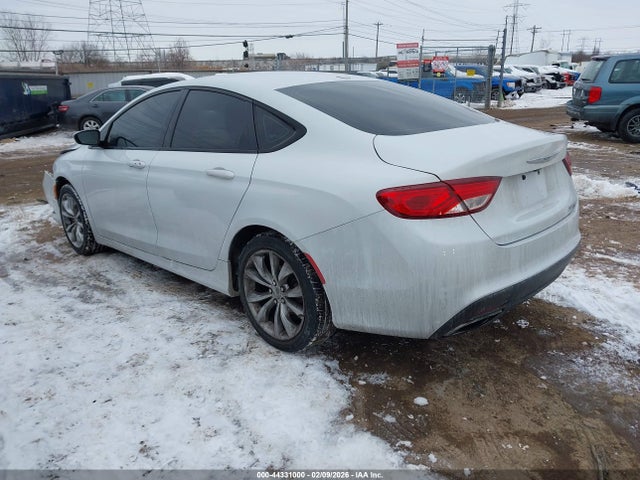 44331000 :رقم المزاد ، 1C3CCCBB9FN717906 vin ، 2015 Chrysler 200 S مزاد بيع