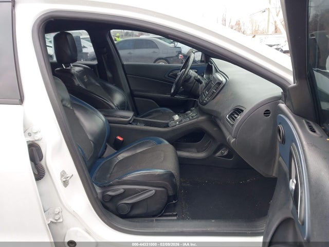 44331000 :رقم المزاد ، 1C3CCCBB9FN717906 vin ، 2015 Chrysler 200 S مزاد بيع