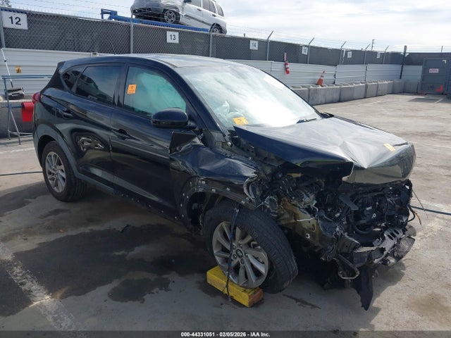 KM8J23A47HU440900 Hyundai TUCSON SE
