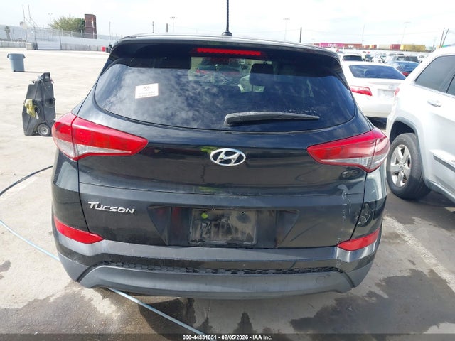 KM8J23A47HU440900 Hyundai TUCSON SE