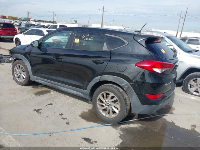 KM8J23A47HU440900 Hyundai TUCSON SE