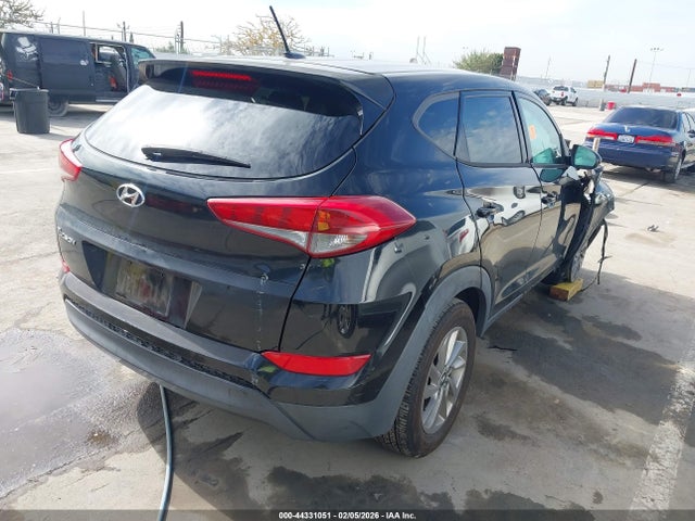 KM8J23A47HU440900 Hyundai TUCSON SE