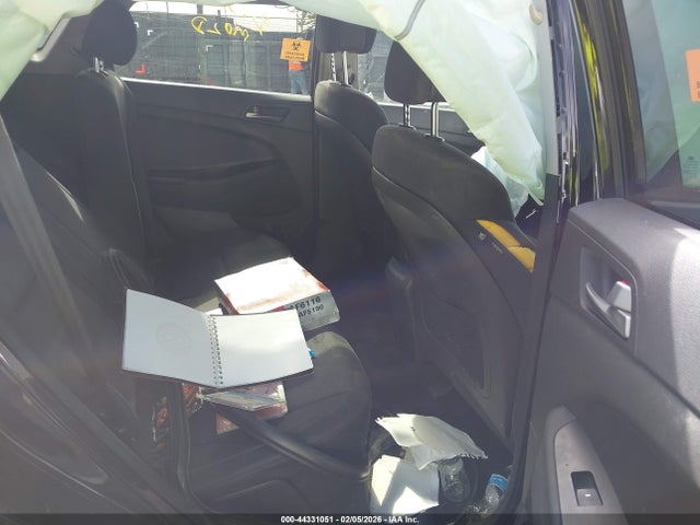 KM8J23A47HU440900 Hyundai TUCSON SE