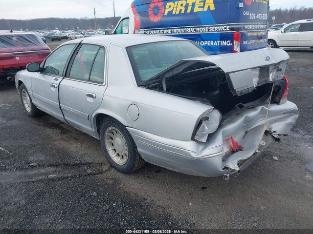 1999 FORD CROWN VICTORIA 2FAFP74W2XX158435 Photo 2