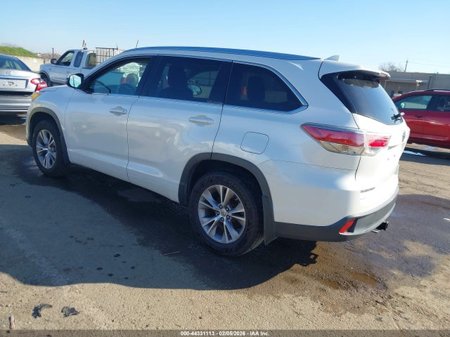 2015 TOYOTA HIGHLANDER 5TDJKRFH9FS107523 Photo 2