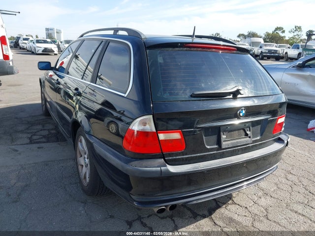 44331140 :رقم المزاد ، WBAAX13404PJ00663 vin ، 2004 Bmw 325it مزاد بيع