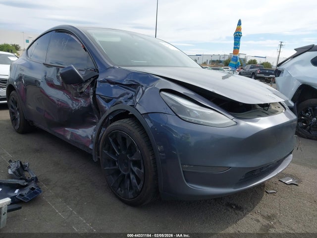 2023 TESLA MODEL Y 7SAYGDEE2PA176005 Photo 0