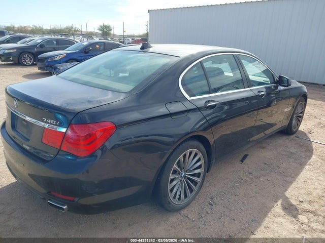 2011 BMW 740I WBAKA4C56BC612819 Photo 3