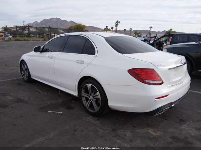 2017 MERCEDES-BENZ E 300 WDDZF4JB8HA094539 Photo 2