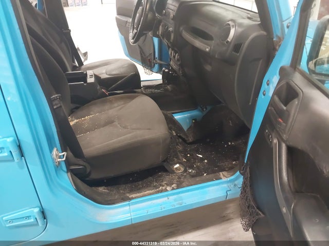 1C4BJWDG4HL624040 Jeep Wrangler Unlimited Sport 4x4