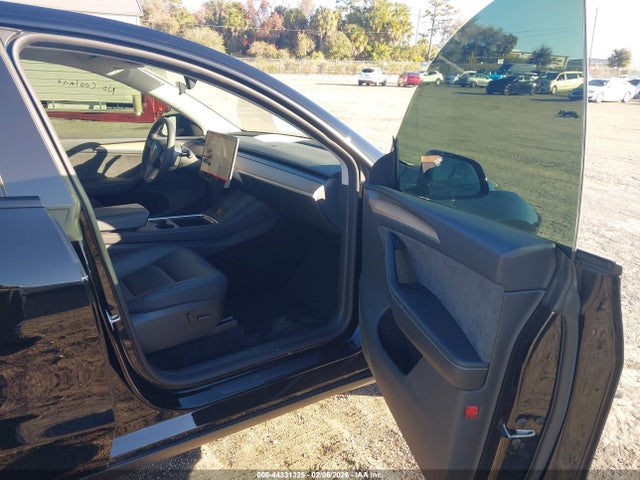 2025 TESLA MODEL Y 7SAYGDED9SA355819 Photo 4