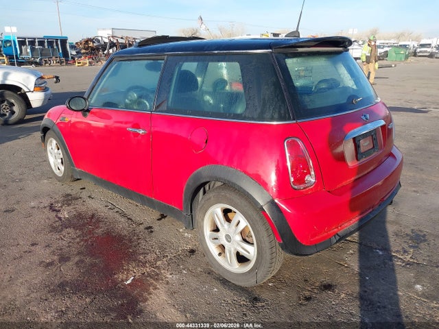 2006 MINI COOPER WMWRC33586TK16092 Photo 2